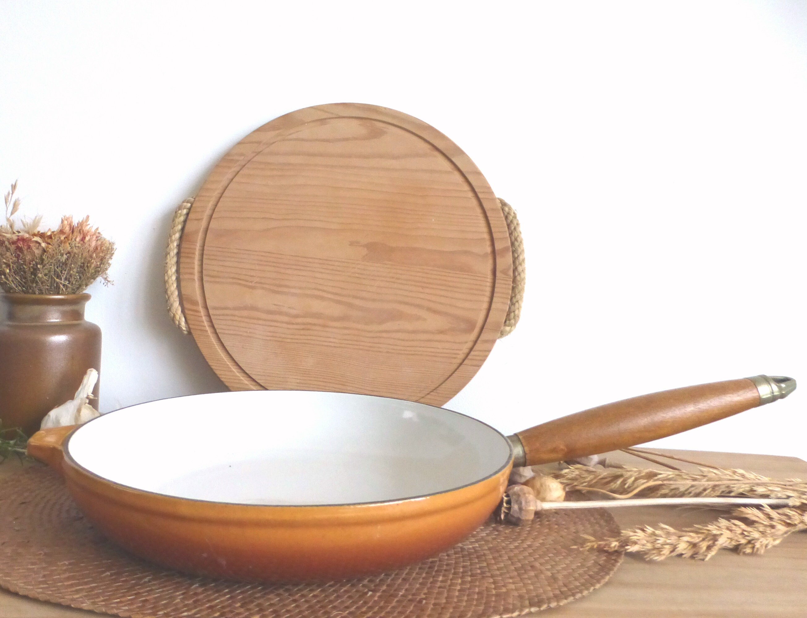 Superbe Poêle à Frire en Fonte Orange Brûlée Nomar Vintage Français avec Poignée Bois et Détails Lai