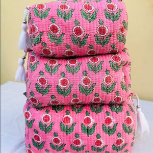 Gesteppte Kosmetiktasche mit Blockdruck, einzigartige florale Kulturtasche für Damen, einzigartiges Geschenk für Mama, handgemachte Waschrei