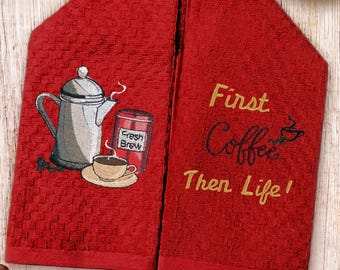 Handgemaakte geborduurde koffie- en theedoek, keukendecoratie. Eerst koffie, dan leven.