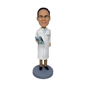 Custom man Doctor bobbleheads  holding an X-ray , Birthday Gifts For Doctor,  Surgeon, Dentist,doctor graduation gift