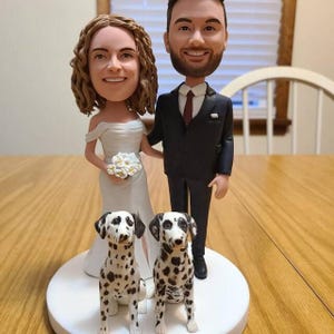 Custom couple bobblehead, personalized couple bobbleheads, custom couple dolls, , wedding couple bobbleheads with 2dogs,wedding gifts