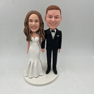 Custom couple bobble head,bobblehead couple,bobblehead wedding cake topper,wedding gifts with dog/cat(pets),livelybobble,wedding bobbleheads