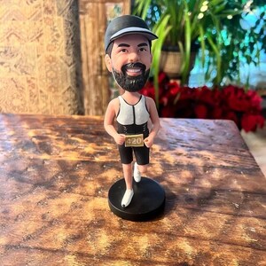custom runner bobbleheads,bobblehead custom,mather day 's gift  polymer clay materials,Birthday gift,cake topper