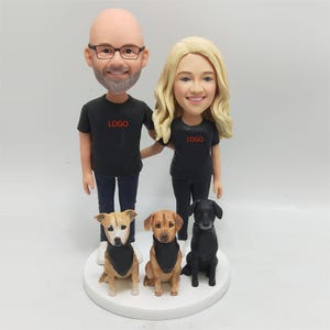 Custom couple bobbleheads, personalized couple bobbleheads, custom couple dolls, parents anniversary bobblehead gifts, wedding cake topper