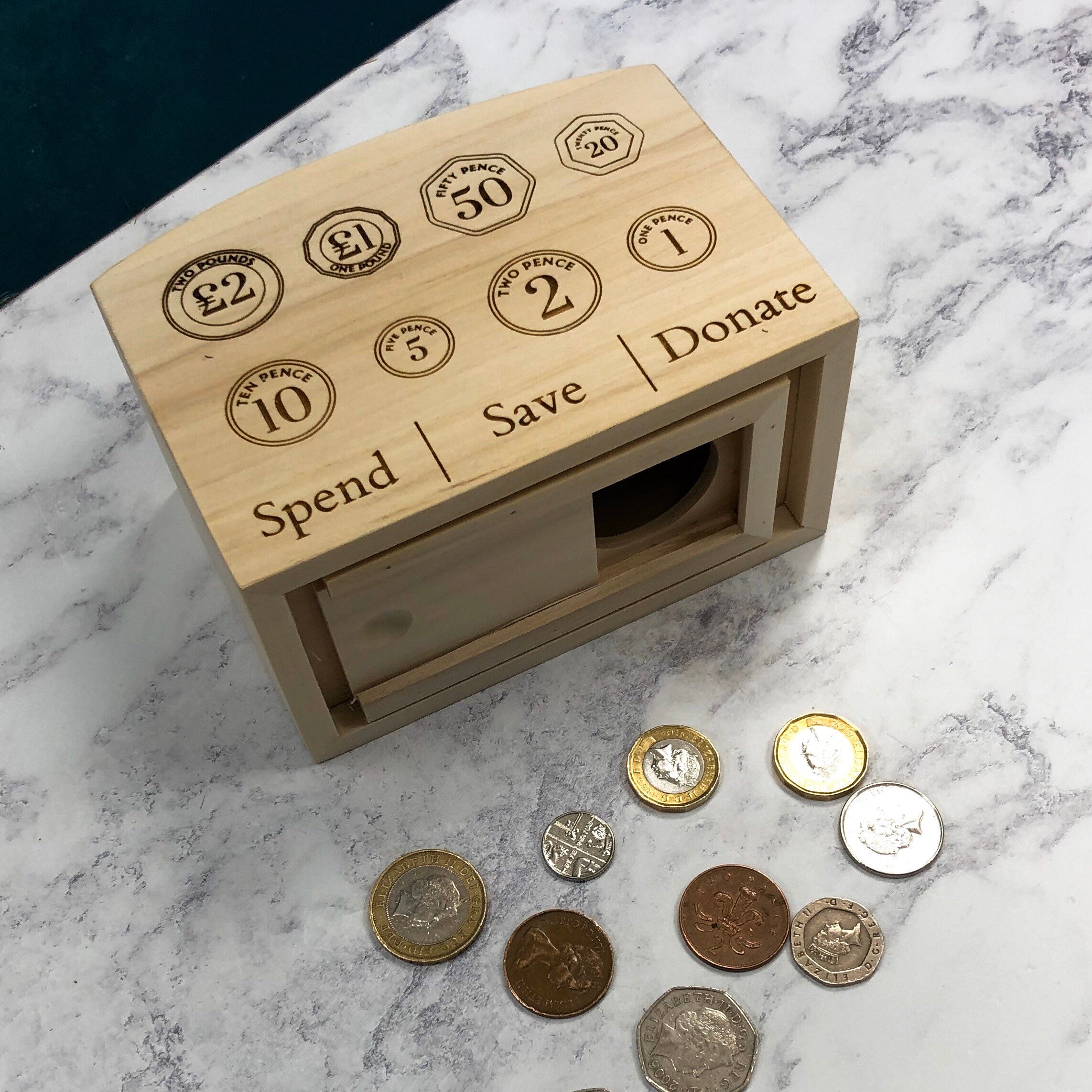 貯金箱 貯金箱 子供用 パーソナライズ GBP コイン 英国通貨 寄付 モンテッソーリ風 実用的 生活 子供用 木製 - Etsy 日本