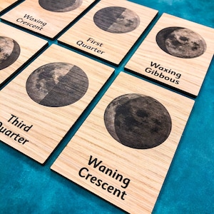 Jeu de 8 cartes Montessori Phases de la lune en bois (comme des cartes en 3 parties) Flashcards