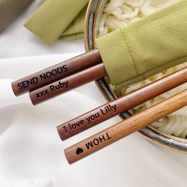 Ensemble de baguettes gravez votre propre texte - personnalisez - sac de rangement - anniversaire - nom de la baguette - cadeau de fin d'études - cadeau en bois - sushi - nouilles