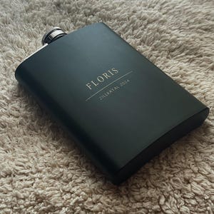 Frasco con texto personalizado - Verde oscuro mate - Personalizar - 236 ml (8 oz) - Frasco para deportes de invierno - Après-Ski