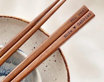 Essstäbchen-Set mit individueller Gravur – personalisierbar – Japanreise – Jahrestag – Namensstäbchen – Abschlussgeschenk – Holzgeschenk – Sushi – Nudeln