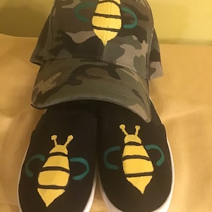New Jamaican  Color  Womens Casual Slip on  Convas Shoe. Hand Painted Honey Bee Design. Black /Green/Gold  Designs  to Back/Sides. Size US 8