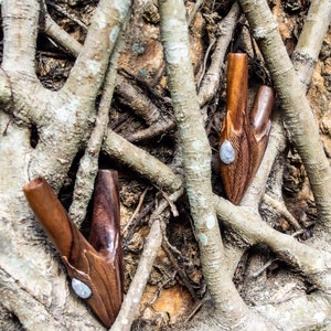 Mahogany Feather Wood Kuripe with Labradorite Stone