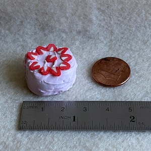 1:12 miniature dollhouse Decorated Strawberry Cake