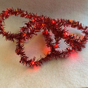 1:12 miniature dollhouse Valentine Red Garland Decoration with Battery Lights.  All red lights