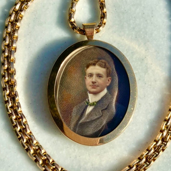 Large Gold Glass Oval Picture Locket