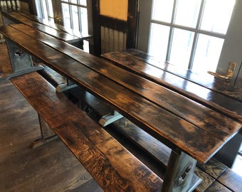 Bancos de roble blanco macizo de Nueva Jersey, hechos a mano, con estructura de clavijas. 1 de 90 x 11 pulgadas, 1 de aproximadamente 9 pies x 11 pulgadas, 1 de 13.5 pies x 11 pulgadas. 400-500-600 dólares.