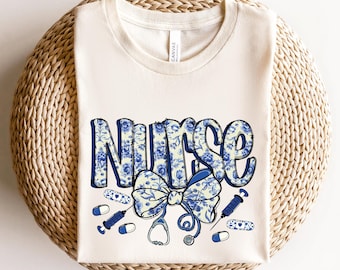 Sudadera de enfermera coqueta, camisa con lazo y estetoscopio, camisa de enfermera con flores, camisa de enfermera con leopardo, camisa de enfermera titulada, enfermería médica