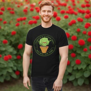 Little Shop of Horrors T-Shirt - Mushnik&#39;s Flower Shop - Skid Row - Broadway Musical Movie - Audrey II -  Comedy Horror - Venus Fly Trap