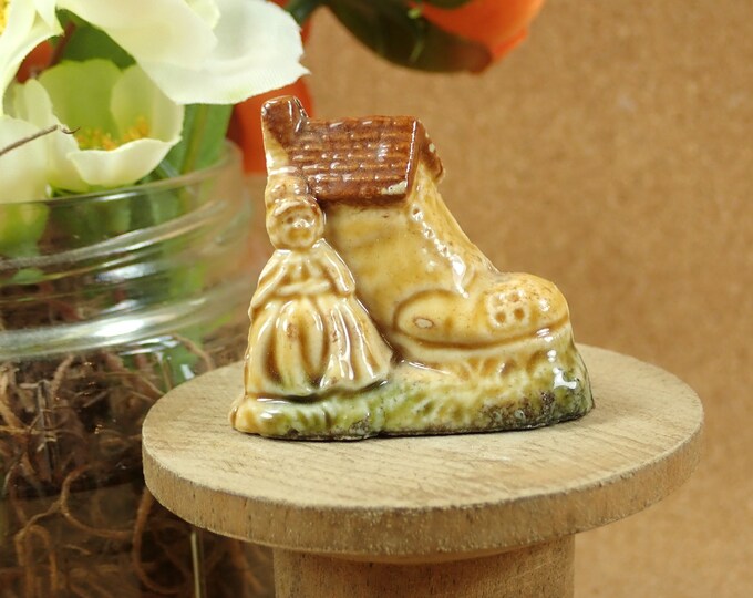 Vintage Wade Figurines Old Woman and the Shoe 1974 Etsy