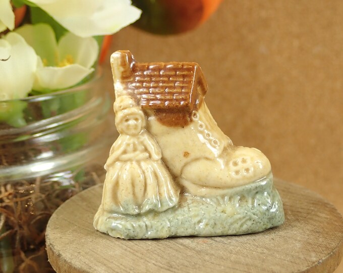 Vintage Wade Figurines Old Woman and the Shoe 1974 Etsy