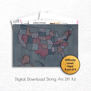 Puede incluir: Un kit de arte de cuerda DIY de descarga digital que presenta un mapa de los Estados Unidos. El mapa está hecho de cuerda y clavos, y los estados están delineados en diferentes colores. El nivel de dificultad está clasificado como difícil, 4 de 5.