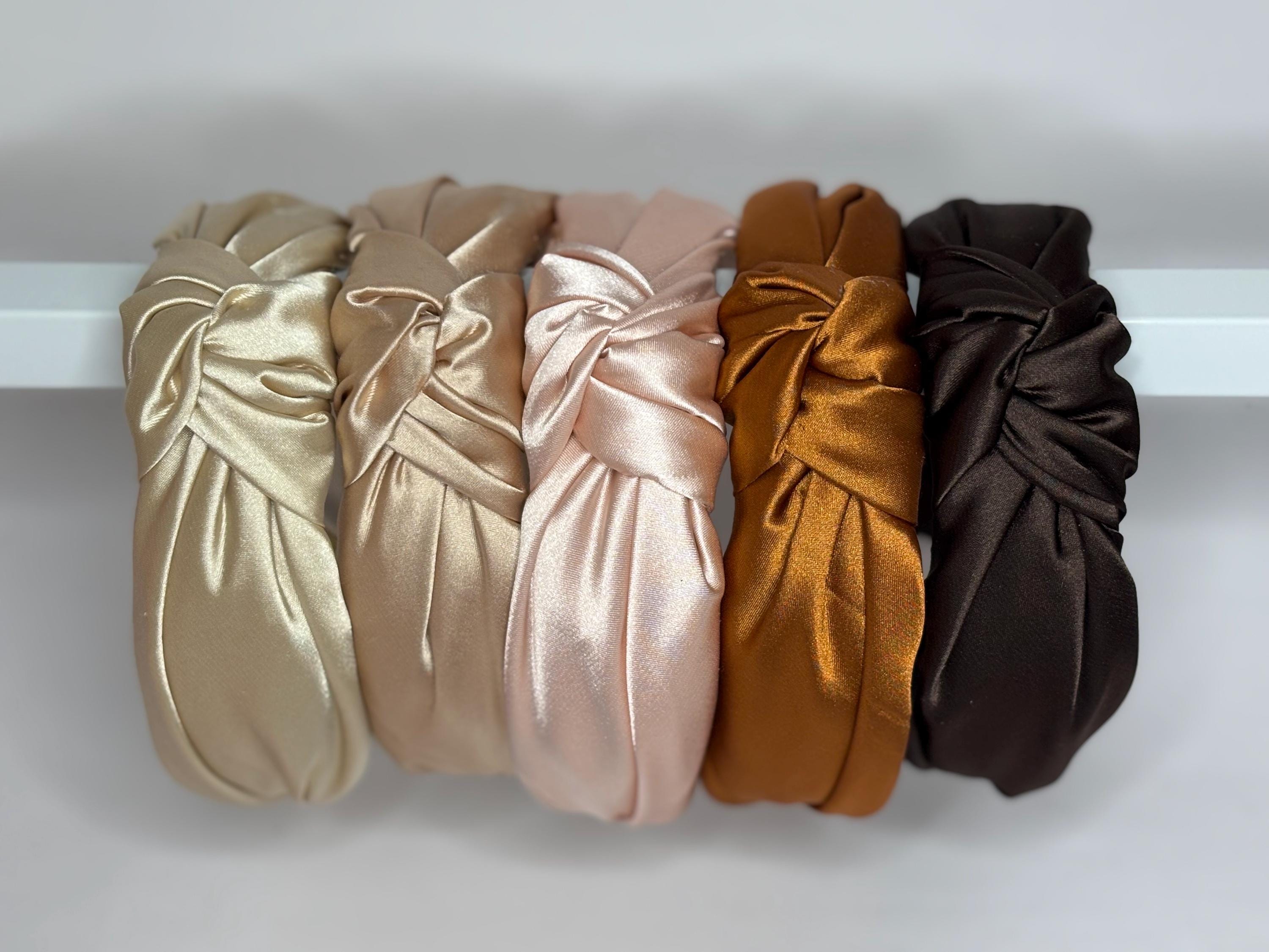 Set 3 Cerchietti In Raso Morbido Per Donne - Fascia Elastica Plissettata, Colori Nero Beige Marrone