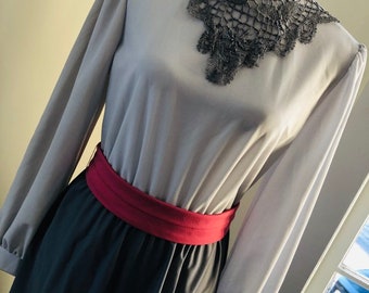 Vintage 1970s Sears Lace Neck Dress / Vintage Gray on Gray Polyester Dress with Original Belt