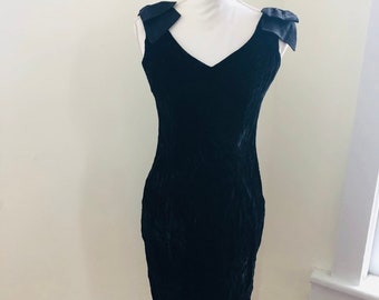 Vintage 1980s Crushed Velvet Black, Backless Dress / Vintage Little Black Dress