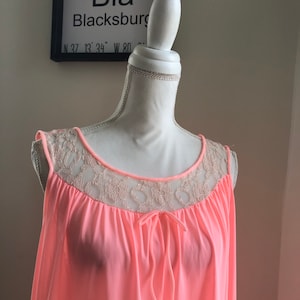Vintage Salmon/Peach Colored Nightie - Vintage 1970s Nightgown - Size Medium