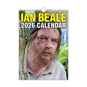 Ian Beale - Calendário de Parede 2026 // Engraçado / Peculiar / Natal / Aniversário / Ideia de Presente / Presente / Novidade / Humor / Amigo Secreto