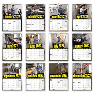 Pu&ograve; includere: Un calendario da parete per l'anno 2027, con dodici pagine mensili. Ogni pagina presenta un'immagine diversa di una persona in vari contesti, con il mese e l'anno ben visibili in alto. Il calendario ha una rilegatura a spirale.