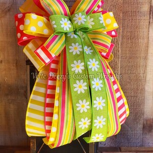 Daisy Spring Bow: Pink, Yellow, and Green Striped Decor