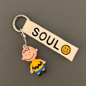 Porte-nom personnalisé, porte-clés personnalisé, porte-clés Charlie Brown, étiquette de cacahuètes, étiquette de nom de sac, idée cadeau, étiquette de nom personnalisée, cadeau personnalisé