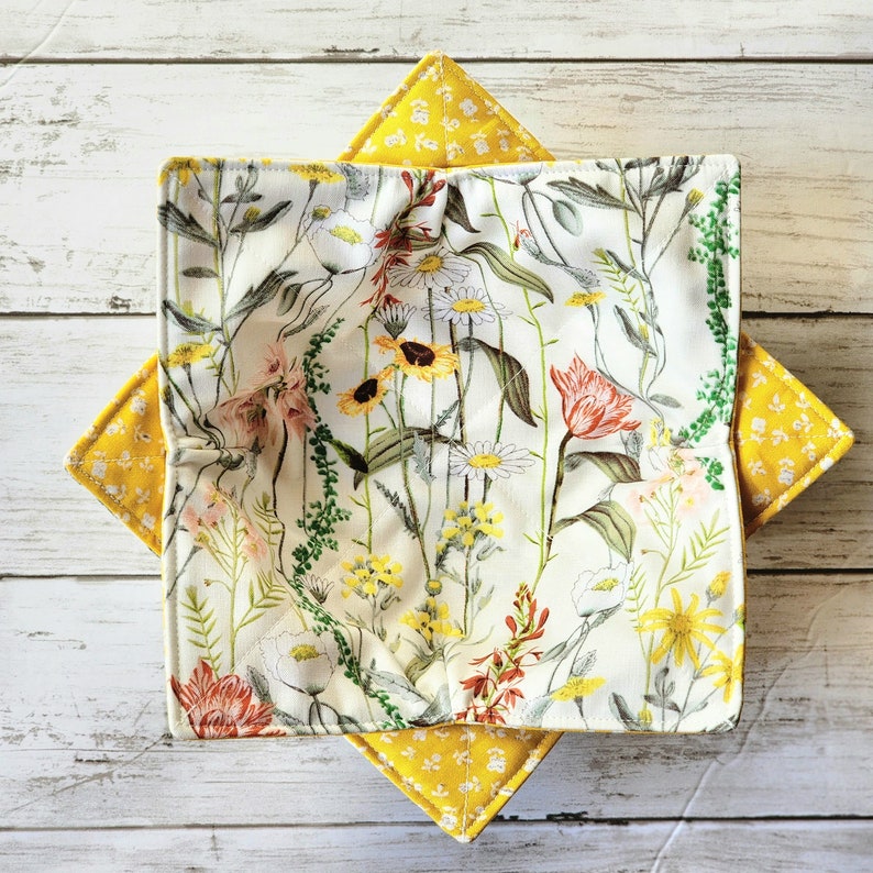 Wildflowers Bowl Cozies, Set of 2, Vintage Floral, Daisy, Sunflower, Reversible, Farmhouse Decor, Soup bowl holder Microwaveable Bowl Hugger