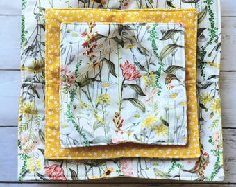 Wildflowers Microwave Plate Cozy, Bowl Cozy Gift Set, Dinner Plate cozies, Reversible, Vintage Floral, Daisies, Sunflowers, Farmhouse Decor,