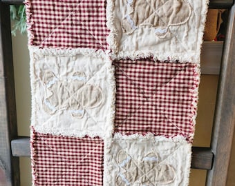 Primitive Gingerbread Man Christmas Table Runner, Seasonal Winter Farmhouse Centerpiece, Rag quilted Runner, Holiday Home Decor, Gift