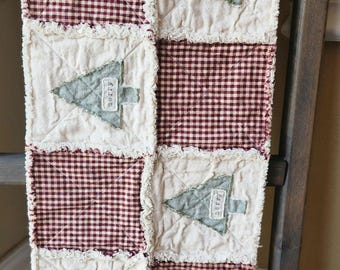 Primitive Christmas Tree Table Runner, Merry Christmas, Seasonal Winter Farmhouse Centerpiece, Rag quilted Runner, Holiday Home Decor, Gift