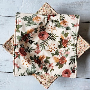 Juego de fundas para cuencos florales en malva y salvia, reversibles, estilo bohemio neutro, para sopa, minifloral, juego de 2, apto para microondas, soporte para cuencos fríos y calientes, funda para cuencos