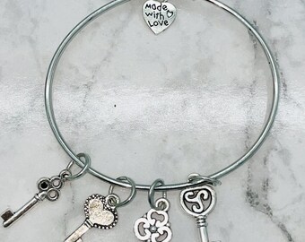 Stainless Steel Adjustable Key Charm Bracelet | Vintage Skeleton Key Jewelry | Symbolic "Key to My Heart" Gift | Unique | Friendship Bangle