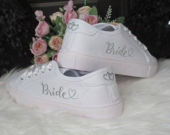 Baskets de mariage blanches à imprimé pailleté pour mariée unique, baskets de mariage personnalisées, option de coupe large, baskets de mariage, chaussures végétaliennes