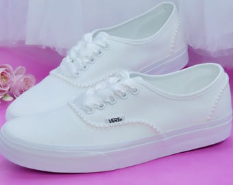 Vans de boda personalizadas con perlas: zapatillas de novia