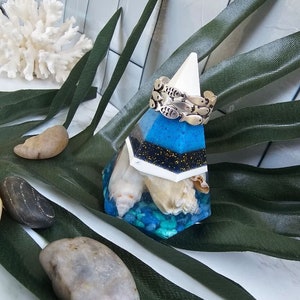Epoxy Resin Ocean Ring Cone Ring Holder Blues Real Shells Gift Idea Coastal Decor Topical Vibes Home Decor Waves