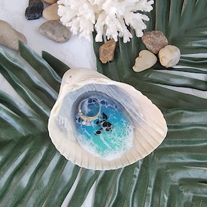 XL Ocean Resin Shell Ring Dish Hand Turtle Ring Holder Trinket Dish Waves Gift Idea Beach Lover Home Decor Cockleshell Top Gifts Wedding