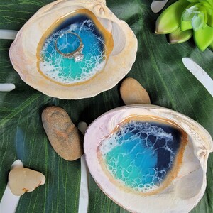 Ocean Resin Ring Dish Quahog Shell Trinket Dish Waves Beach Epoxy ...