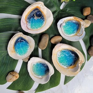 Ocean Resin Ring Dish Quahog Shell Trinket Dish Waves Beach Epoxy ...
