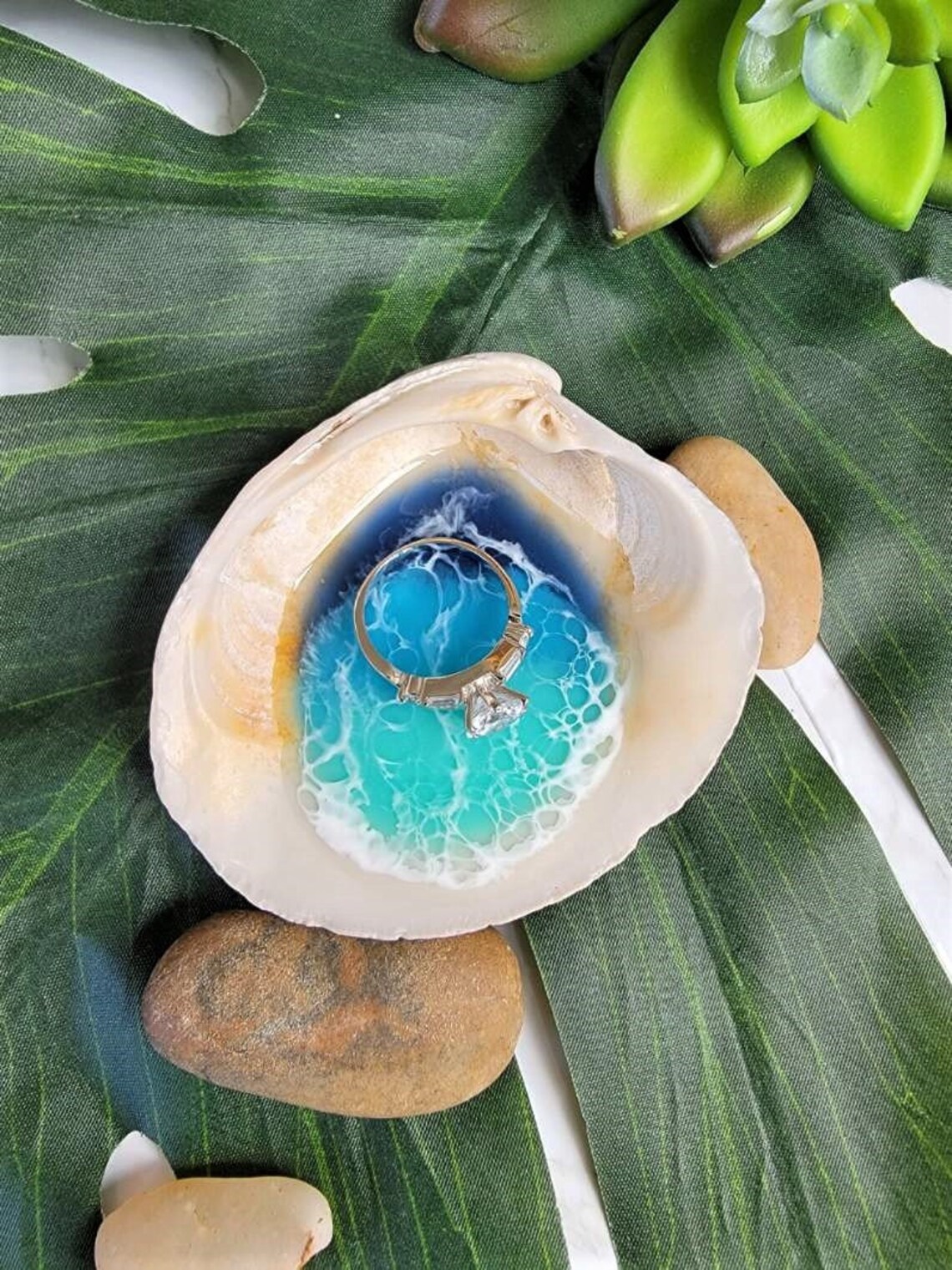 Ocean Resin Ring Dish Quahog Shell Trinket Dish Waves Beach Epoxy ...