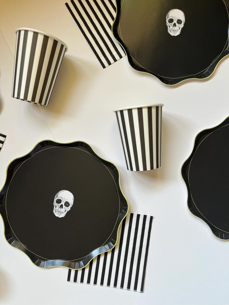 Black & White Striped Party Napkins - Thumbnail 5