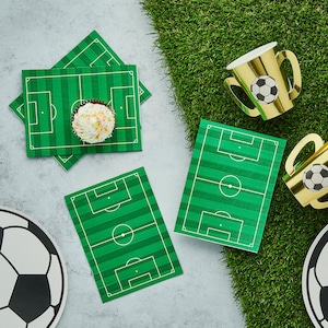 Feestservetten voetbalveld x 16, servies voetbalfeest, feestartikelen voetbalthema, tafeldecoratie voetbalfeest eten