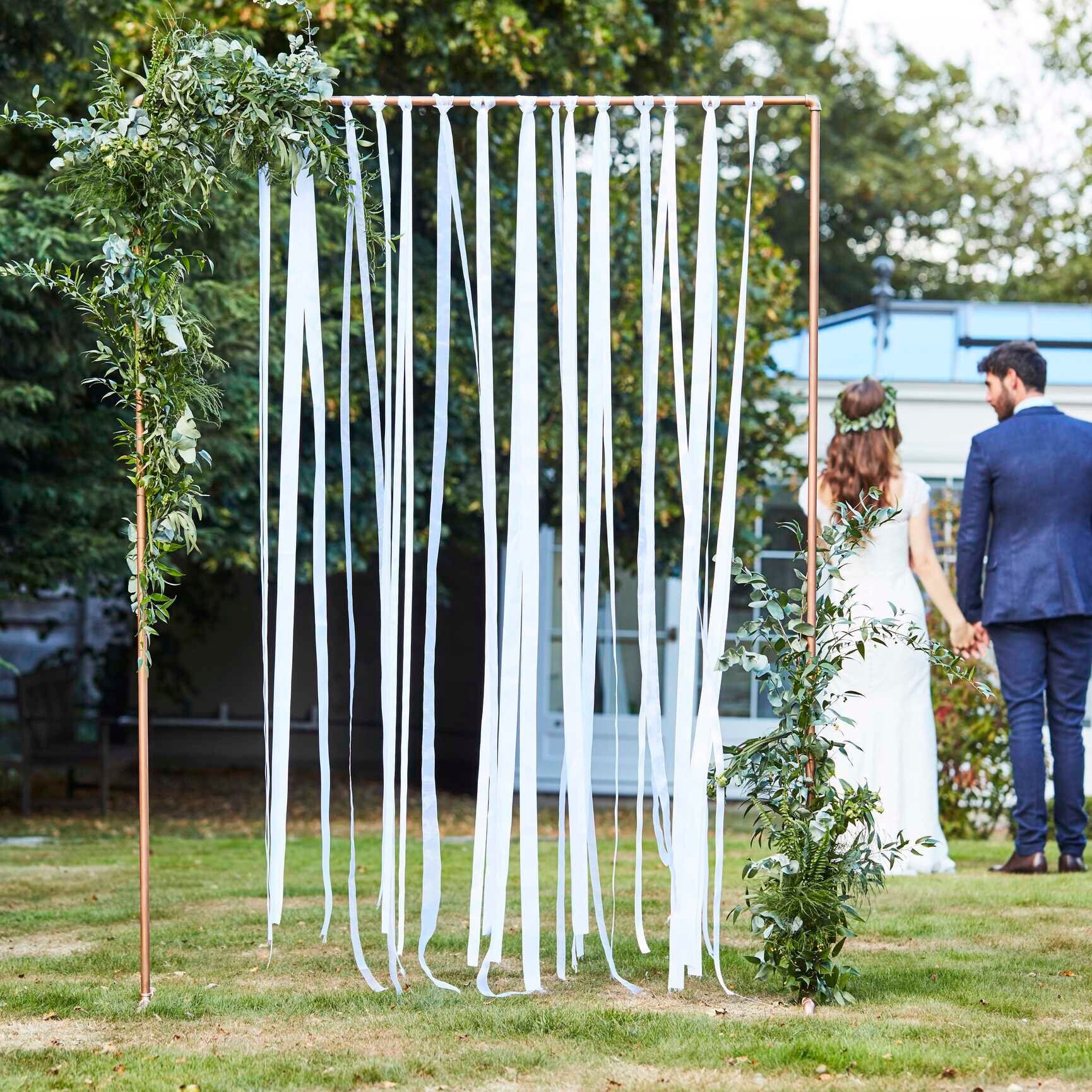 White Ribbon Hanging Wedding Backdrop, minimalistic wedding backdrop, white wedding, photo backdrop, wedding decoration, hanging decoration