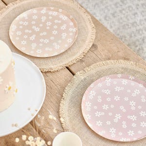 Piatti di carta con motivo floreale a margherita x 8, festa floreale per bambine, stoviglie a margherita, piatti con motivo floreale a margherita rosa, stoviglie per feste a margherita, stoviglie pasquali