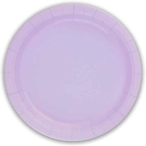 Peut inclure: Une assiette ronde en papier de couleur lilas clair. L'assiette a un centre lisse et un bord cannelé. L'assiette est de couleur unie et convient pour servir des aliments lors d'une fête ou d'un événement.